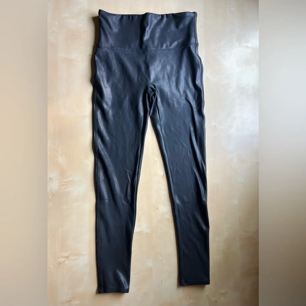 SPANX Faux Leather Black Leggings Moto Vegan Shiny size medium petite - Picture 2 of 8